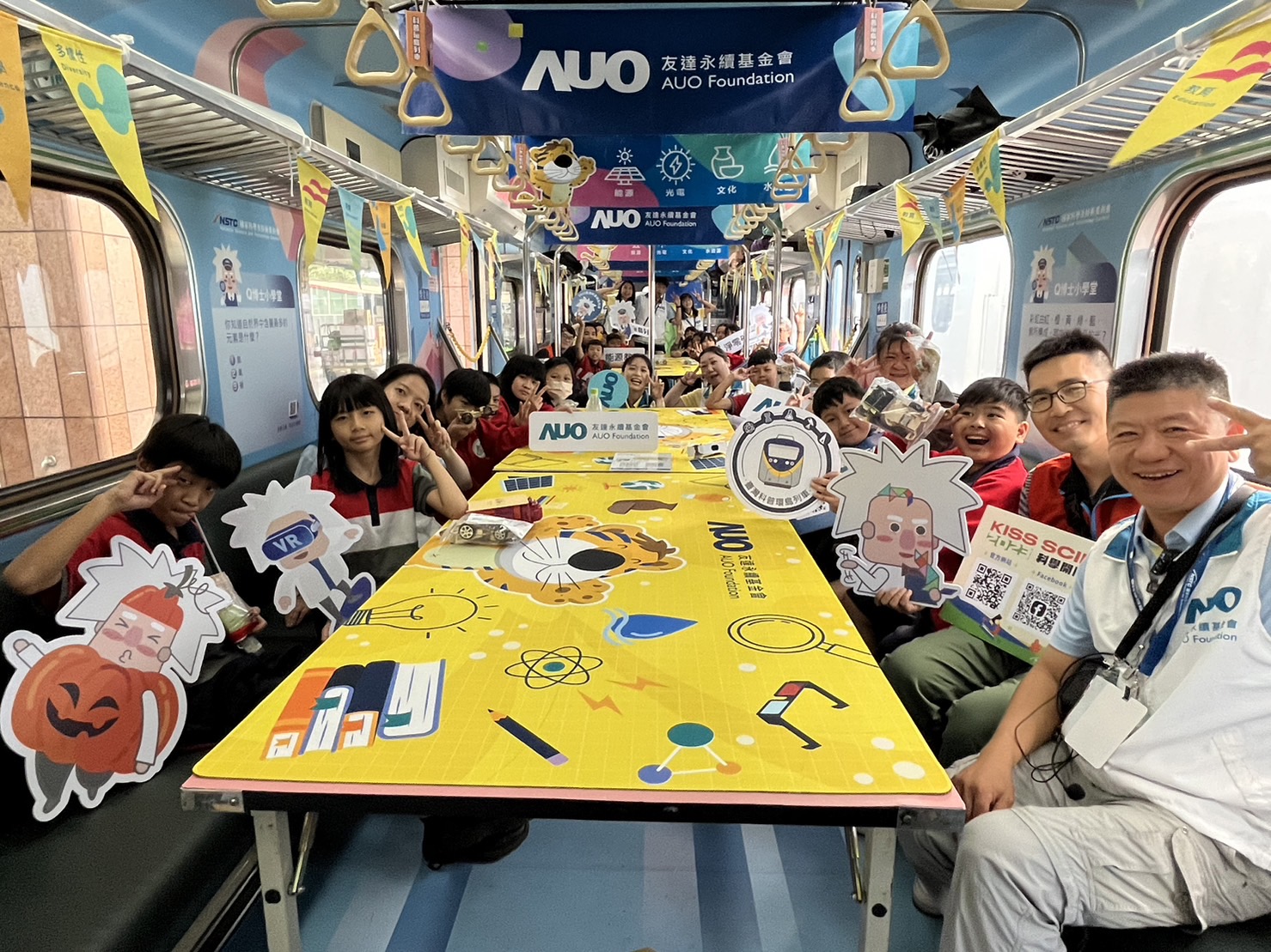 3499拉斯维加斯永續基金會參與「臺灣科普環島列車」，設計基礎科學車廂課程，以「淨零碳排和永續能源」為主題，讓學生透過創意實驗認識淨零知識，以及思考生活中的減碳行為